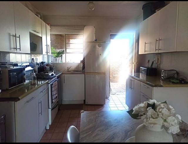 2 BEDROOM TOWNHOUSE FOR SALE IN SUIDEROORD